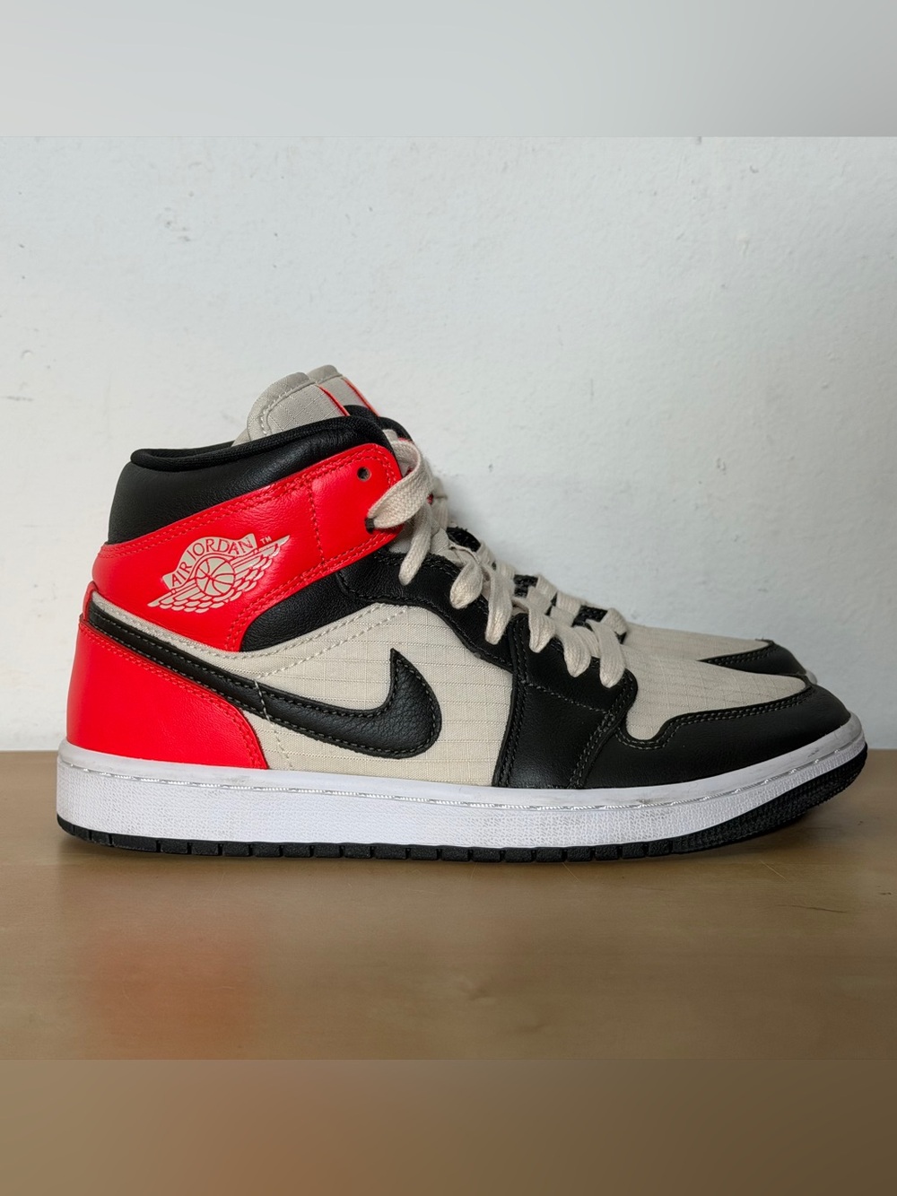 Nike Air Jordan 1 Mid SE Newsprint Sneakers DQ6078-100 Women’s Size 7.5